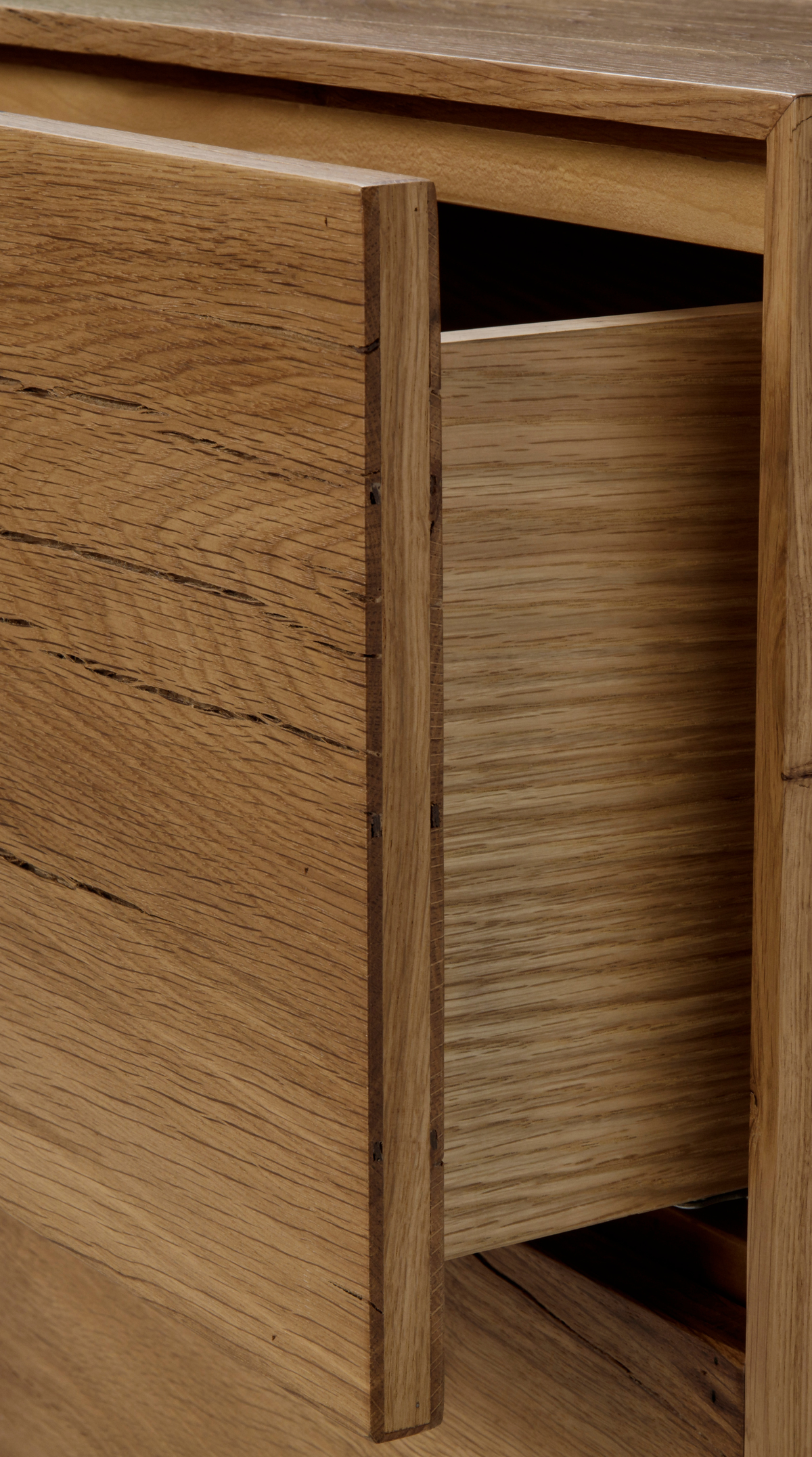 Cruz - 4 Drawers Dresser - Wide